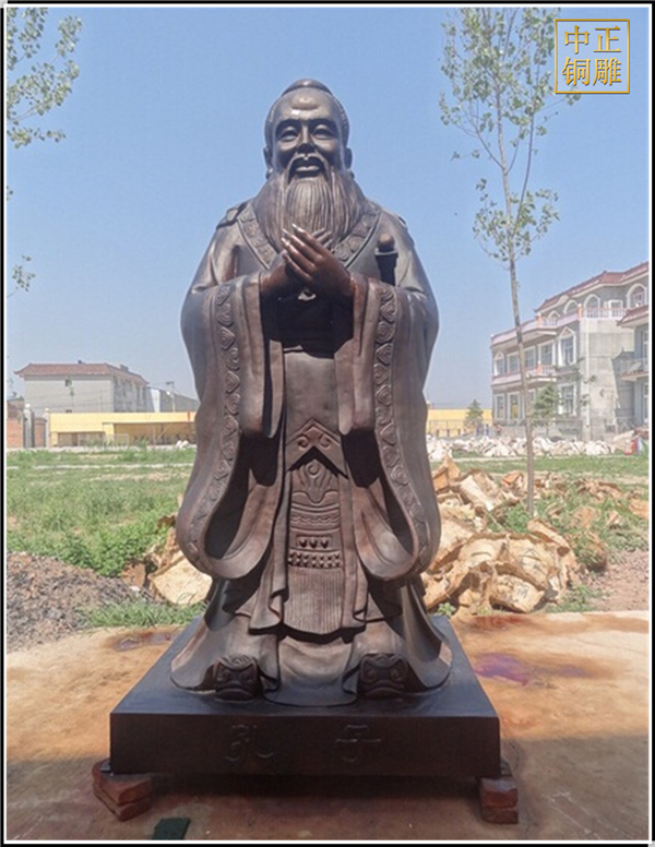 學(xué)?？鬃鱼~雕擺放.jpg